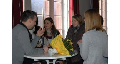 Sebastian Fitzek in der Cafeteria im Gespräch