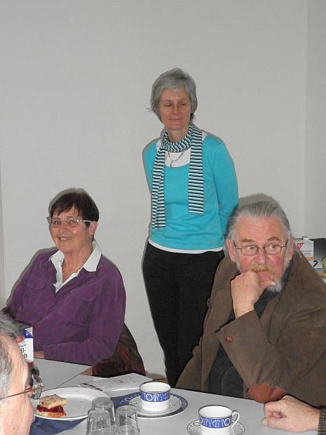 Frau Dr. Kirchner (für die Schulleitung)