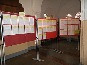 Stellwände mit Zetteln
